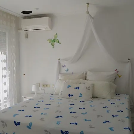 Апартаменти White Pearl - Elviria Playa *